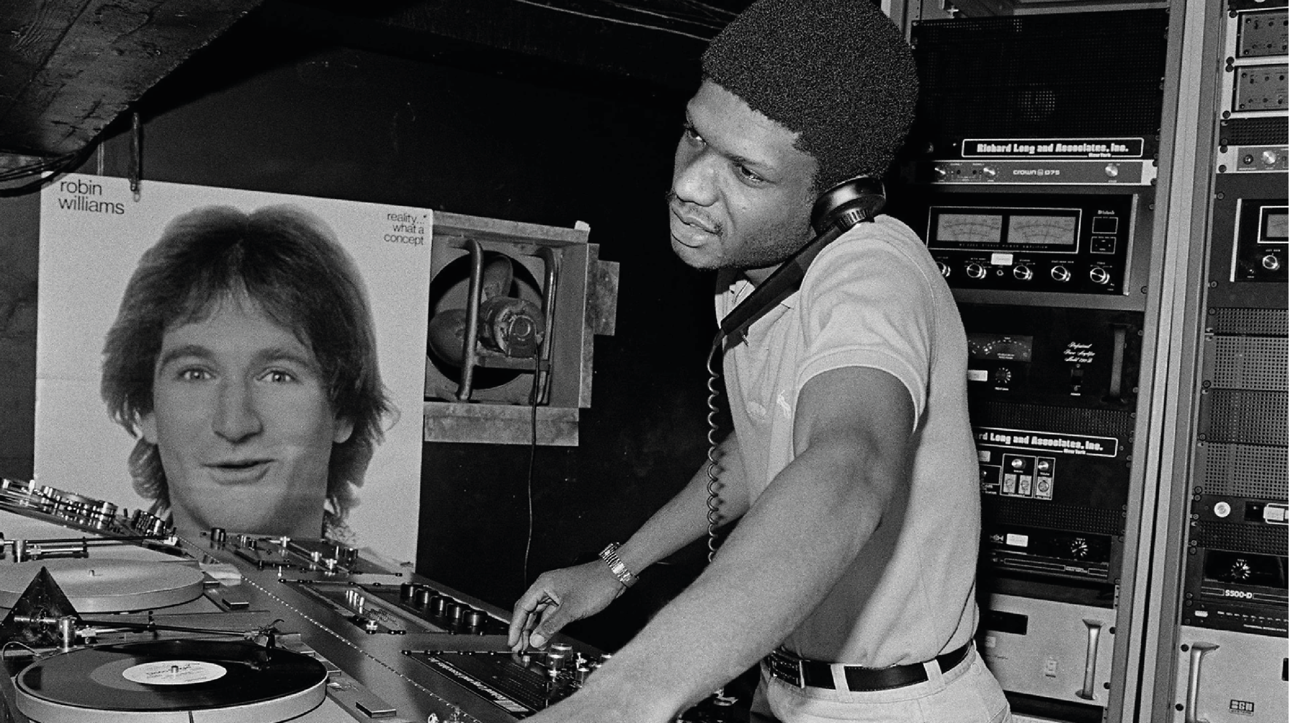 DJ Larry Levan en Paradise Garage (Foto de Bill Bernstein)